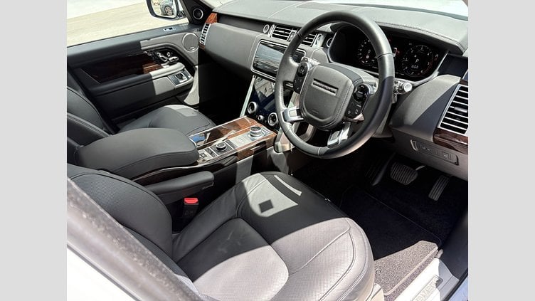 2019 認定中古車 Land Rover Range Rover ユーロンホワイト 3.0リッターTDV6ディーゼル（258 PS） スタンダードホイールベース VOGUE