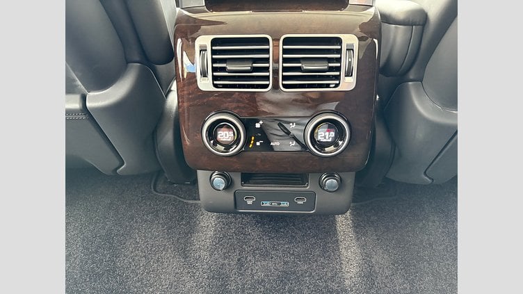 2019 認定中古車 Land Rover Range Rover ユーロンホワイト 3.0リッターTDV6ディーゼル（258 PS） スタンダードホイールベース VOGUE
