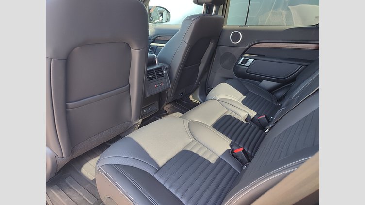 2025 Approved/Jazdené Land Rover Discovery Santorini Black 4x4 3.0 I6 D350 MHEV Dynamic SE AWD A/T 5 2, 258kW, A8, 5d.