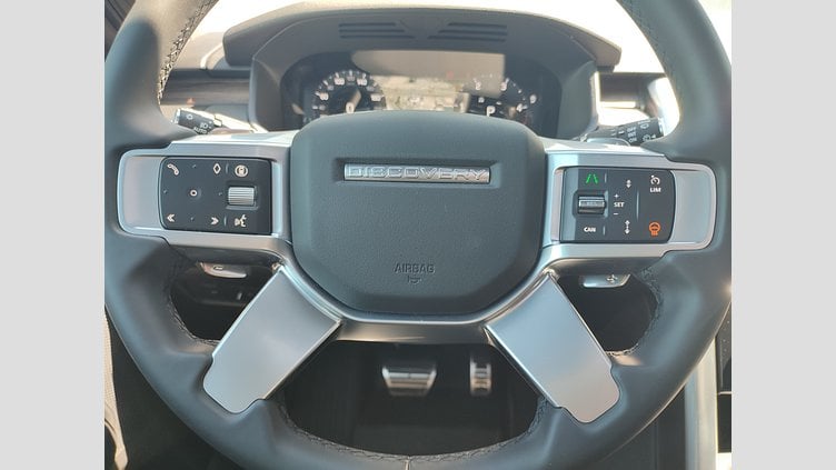 2025 Approved/Jazdené Land Rover Discovery Santorini Black 4x4 3.0 I6 D350 MHEV Dynamic SE AWD A/T 5 2, 258kW, A8, 5d.