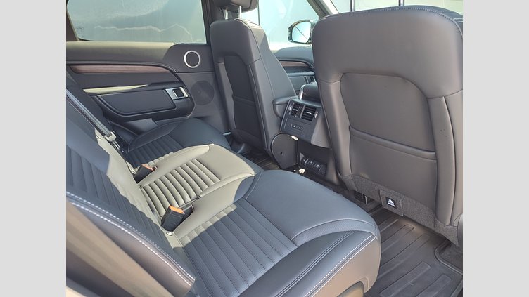 2025 Approved/Jazdené Land Rover Discovery Santorini Black 4x4 3.0 I6 D350 MHEV Dynamic SE AWD A/T 5 2, 258kW, A8, 5d.