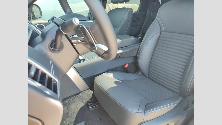 2025 Approved/Jazdené Land Rover Discovery Santorini Black 4x4 3.0 I6 D350 MHEV Dynamic SE AWD A/T 5 2, 258kW, A8, 5d.