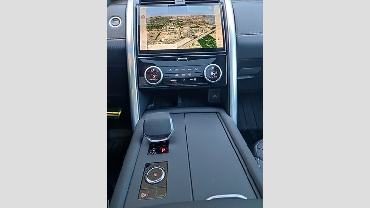 2025 Approved/Jazdené Land Rover Discovery Santorini Black 4x4 3.0 I6 D350 MHEV Dynamic SE AWD A/T 5 2, 258kW, A8, 5d.