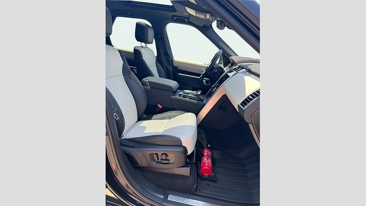 2022 Approved Land Rover Discovery Santorini Black 3.0D I6 	300 CP R-Dynamic SE