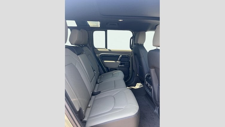 2024 Approved Land Rover Defender 110 Pangea Green 3.0 D I6	250 CP 
 X-Dynamic SE