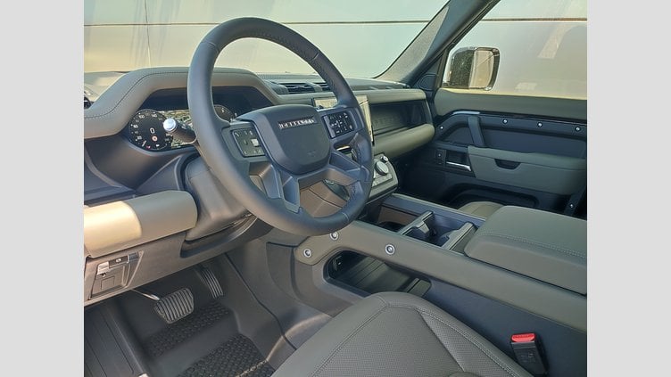 2025 Approved/Jazdené Land Rover Defender 110 Santorini Black 4x4 110 3.0D I6 D250 MHEV X-Dynamic SE A/T AWD