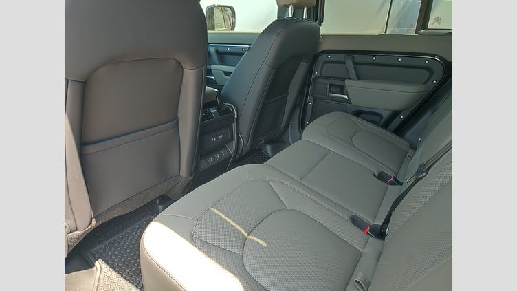 2025 Approved/Jazdené Land Rover Defender 110 Santorini Black 4x4 110 3.0D I6 D250 MHEV X-Dynamic SE A/T AWD