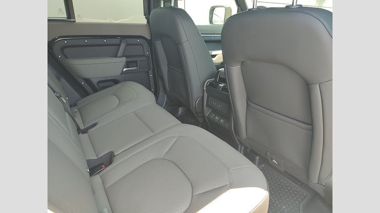 2025 Approved/Jazdené Land Rover Defender 110 Santorini Black 4x4 110 3.0D I6 D250 MHEV X-Dynamic SE A/T AWD
