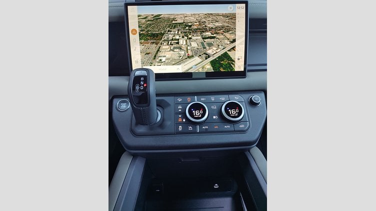 2025 Approved/Jazdené Land Rover Defender 110 Santorini Black 4x4 110 3.0D I6 D250 MHEV X-Dynamic SE A/T AWD
