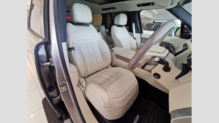 2023 認定中古車 Land Rover Range Rover バトゥミゴールド D300 AWD MHEV（AT） スタンダードホイールベース AUTOBIOGRAPHY