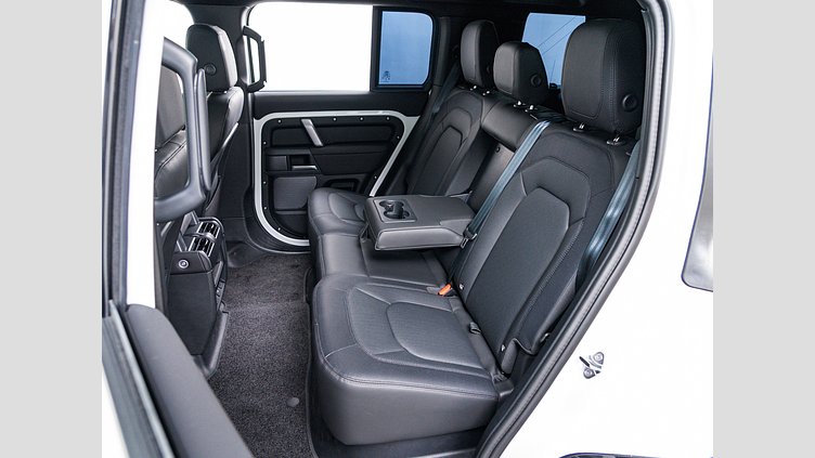2024 認定中古車 Land Rover Defender 110 フジホワイト D300 AWD（AT） X-DYNAMIC SE