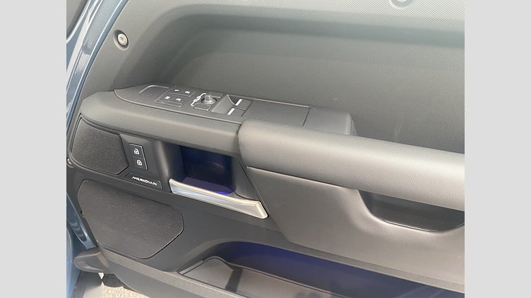 2024 認定中古車 Land Rover Defender 90 タスマンブルー D350 ディーゼルマイルドハイブリッド X-Dynamic HSE