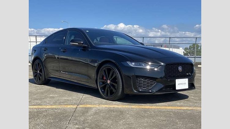 2022 認定中古車 Jaguar XE サントリーニブラック P250 RWD（オートマチック） 4 door Saloon R-DYNAMIC BLACK