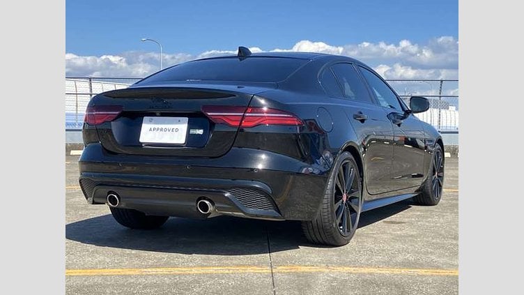 2022 認定中古車 Jaguar XE サントリーニブラック P250 RWD（オートマチック） 4 door Saloon R-DYNAMIC BLACK