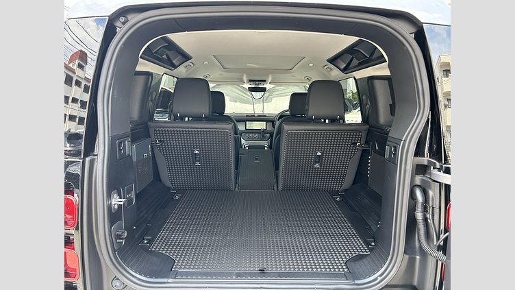 2023 認定中古車 Land Rover Defender 110 アイガーグレイ D300 AWD（AT） S