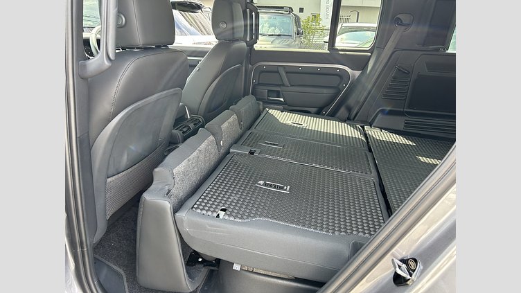 2023 認定中古車 Land Rover Defender 110 アイガーグレイ D300 AWD（AT） S