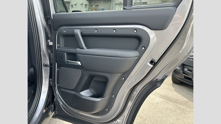 2023 認定中古車 Land Rover Defender 110 アイガーグレイ D300 AWD（AT） S