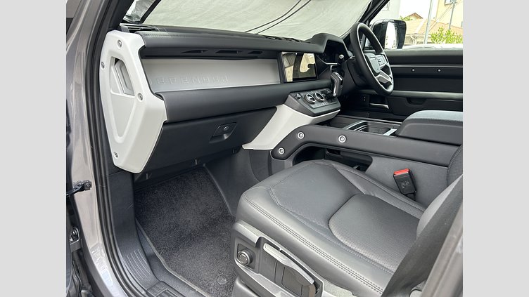 2023 認定中古車 Land Rover Defender 110 アイガーグレイ D300 AWD（AT） S