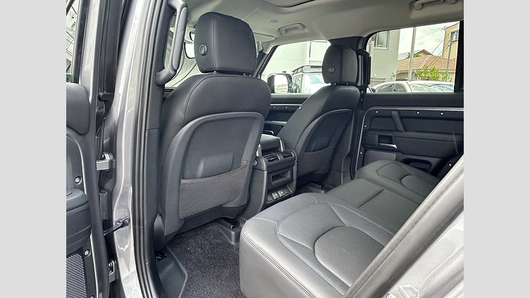 2023 認定中古車 Land Rover Defender 110 アイガーグレイ D300 AWD（AT） S
