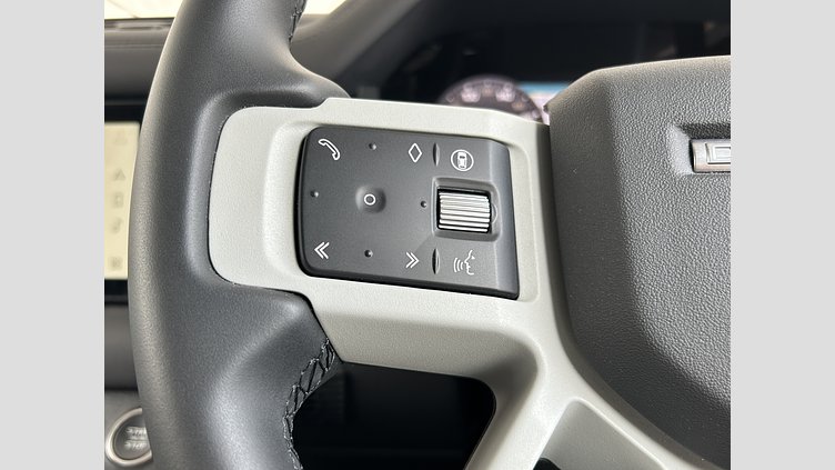 2023 認定中古車 Land Rover Defender 110 アイガーグレイ D300 AWD（AT） S