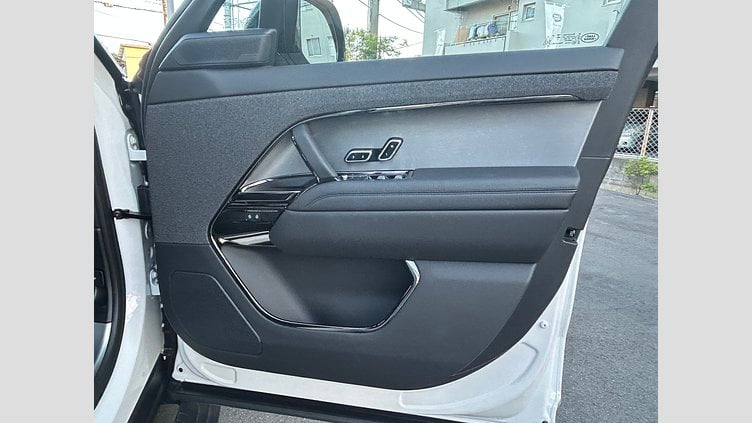 2024 認定中古車 Land Rover Range Rover Sport オストゥーニパールホワイト D300マイルドハイブリッド  Dynamic SE