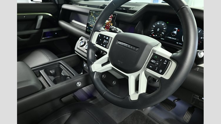 2024 認定中古車 Land Rover Defender 110 パンゲアグリーン D300 AWD（AT） X-DYNAMIC HSE