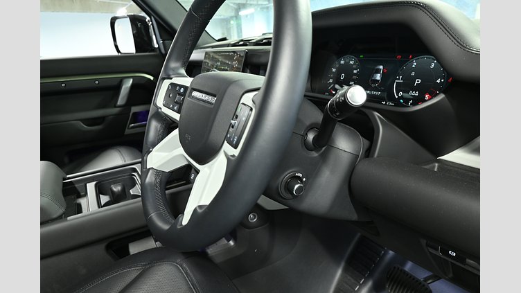2024 認定中古車 Land Rover Defender 110 パンゲアグリーン D300 AWD（AT） X-DYNAMIC HSE