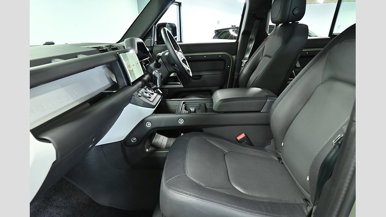 2024 認定中古車 Land Rover Defender 110 パンゲアグリーン D300 AWD（AT） X-DYNAMIC HSE