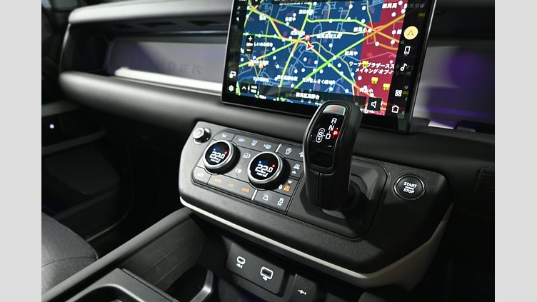 2024 認定中古車 Land Rover Defender 110 パンゲアグリーン D300 AWD（AT） X-DYNAMIC HSE