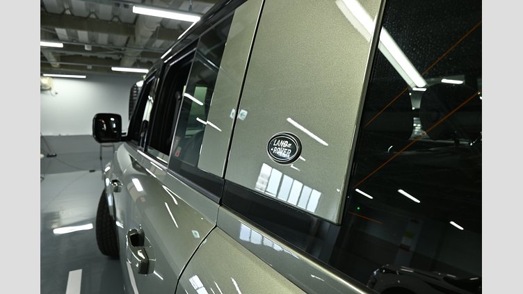 2024 認定中古車 Land Rover Defender 110 パンゲアグリーン D300 AWD（AT） X-DYNAMIC HSE