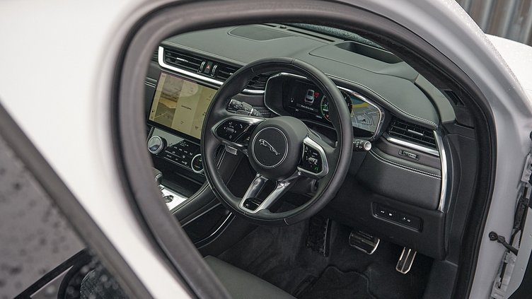 2025 Approved Jaguar F-Pace Ostuni Pearl White P400e R-Dynamic HSE