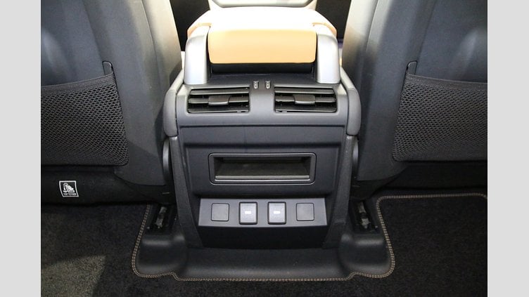 2023 認定中古車 Land Rover Defender 110 フジホワイト D300 AWD（AT） X-DYNAMIC HSE