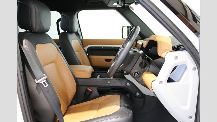 2023 認定中古車 Land Rover Defender 110 フジホワイト D300 AWD（AT） X-DYNAMIC HSE