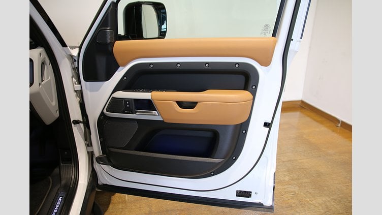 2023 認定中古車 Land Rover Defender 110 フジホワイト D300 AWD（AT） X-DYNAMIC HSE