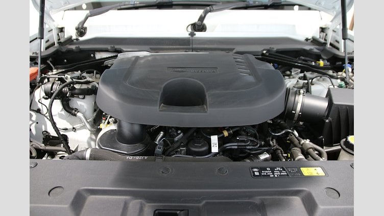 2023 認定中古車 Land Rover Defender 110 フジホワイト D300 AWD（AT） X-DYNAMIC HSE