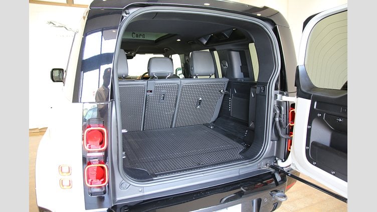 2023 認定中古車 Land Rover Defender 110 フジホワイト D300 AWD（AT） X-DYNAMIC HSE