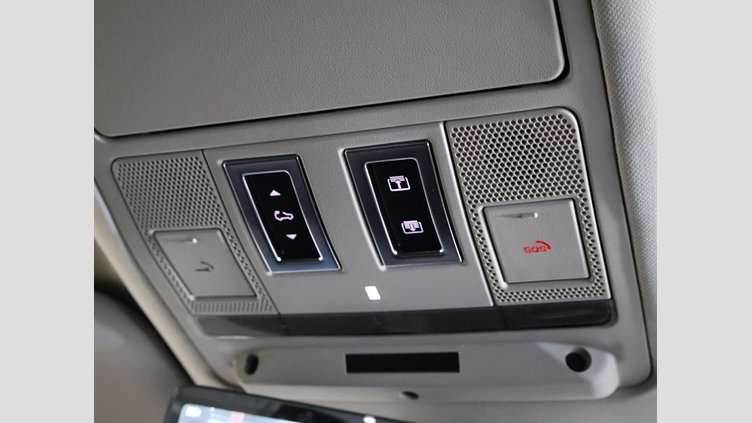 2022 認定中古車 Land Rover Defender 130 セドナレッド D300 AWD AUTOMATIC MHEV FIRST EDITION