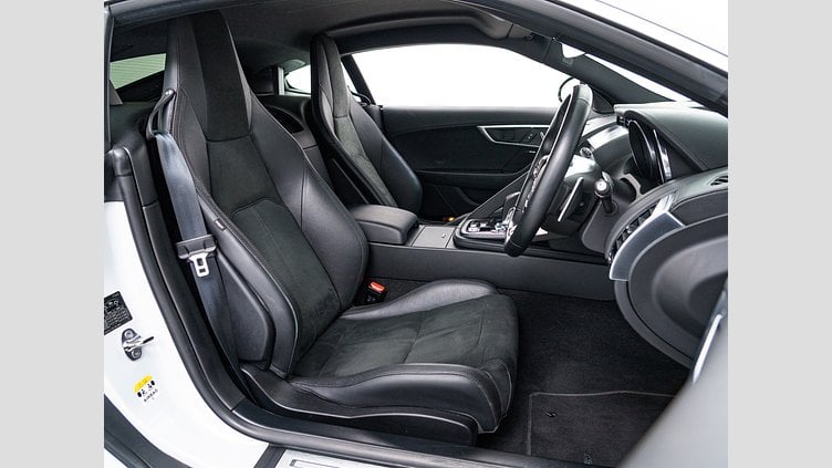 2019 認定中古車 Jaguar F-Type ユーロン ホワイト (メタリック) ジャガー 2.0リッターi4 300PS ターボチャージドガソリンエンジン (オートマチックトランスミッション) F-TYPEクーペ R-DYNAMIC