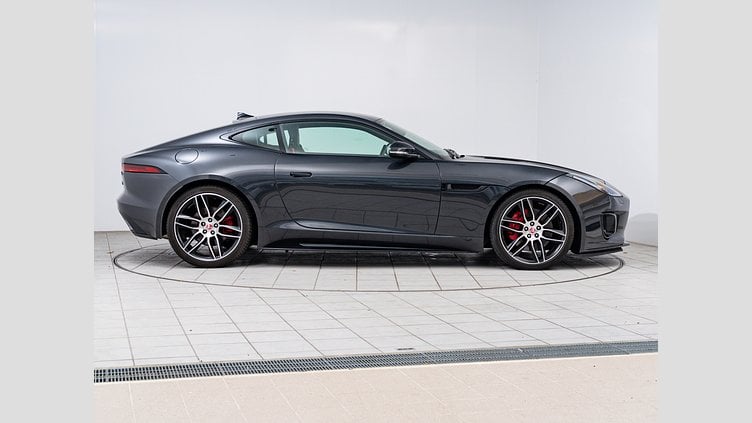 2019 認定中古車 Jaguar F-Type カルパチアン グレー (プレミアム・メタリック) ジャガー 2.0リッターi4 300PS ターボチャージドガソリンエンジン (オートマチックトランスミッション) F-TYPEクーペ CHEQUERED FLAG