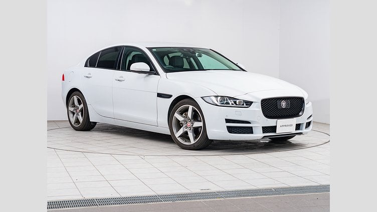 2018 認定中古車 Jaguar XE Yulong White 2WD　 プレステージ