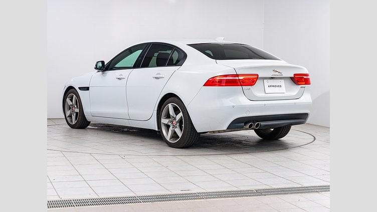 2018 認定中古車 Jaguar XE Yulong White 2WD　 プレステージ