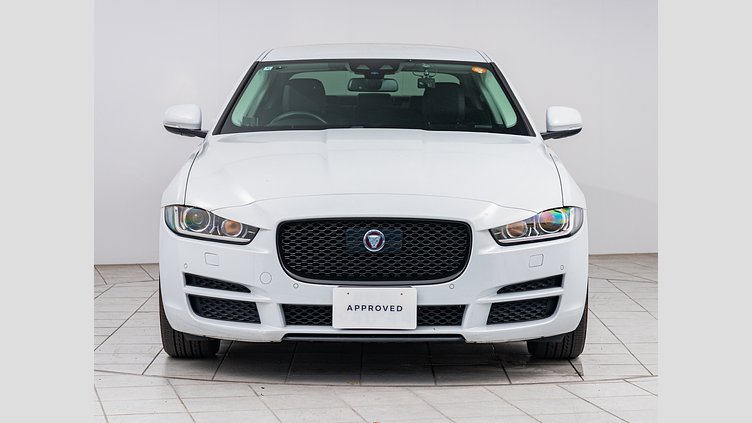 2018 認定中古車 Jaguar XE Yulong White 2WD　 プレステージ