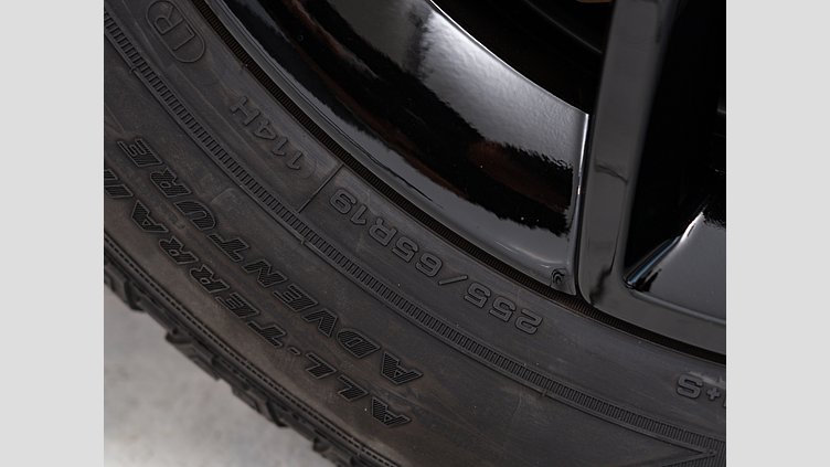 2023 認定中古車 Land Rover Defender 110 ユーロンホワイト D300 AWD（AT） X-DYNAMIC SE