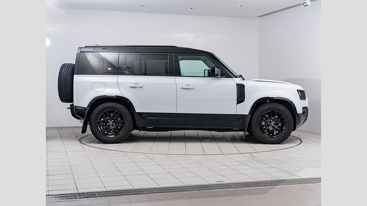 2023 認定中古車 Land Rover Defender 110 ユーロンホワイト D300 AWD（AT） X-DYNAMIC SE