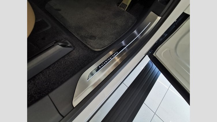 2023 認定中古車 Land Rover Range Rover オストゥーニパールホワイト D300 AWD MHEV（AT） スタンダードホイールベース AUTOBIOGRAPHY