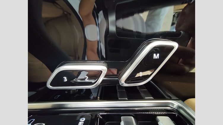 2023 認定中古車 Land Rover Range Rover オストゥーニパールホワイト D300 AWD MHEV（AT） スタンダードホイールベース AUTOBIOGRAPHY