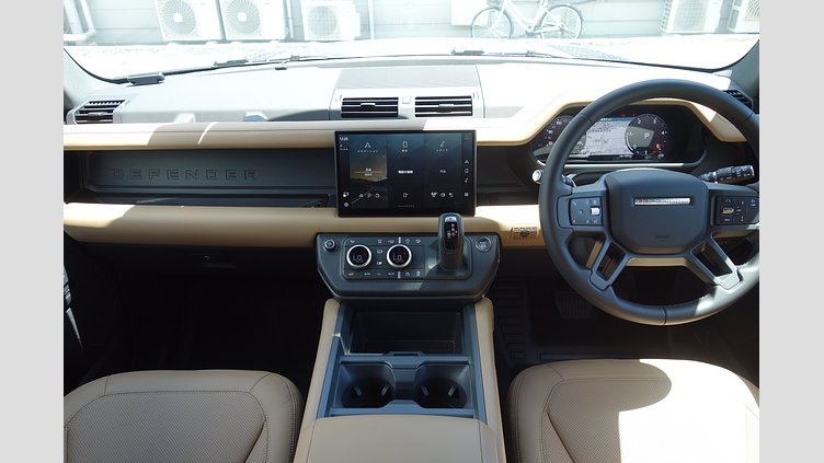 2024 認定中古車 Land Rover Defender 90 シリコンシルバー D350 ディーゼルマイルドハイブリッド X-Dynamic HSE