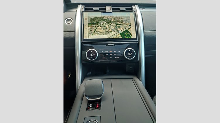 2024 Approved/Jazdené Land Rover Discovery Eiger Grey 4x4 3.0 I6 D300 MHEV Dynamic SE AWD A/T 5 2