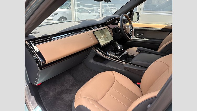2024 認定中古車 Land Rover Range Rover Sport ジオラグリーン P550eプラグインハイブリッド（ガソリン） スタンダードホイールベース Dynamic SE