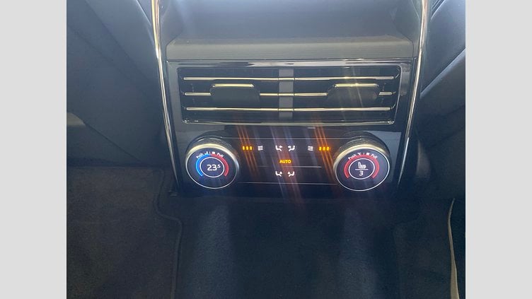 2024 認定中古車 Land Rover Range Rover Sport オストゥーニパールホワイト P550eプラグインハイブリッド（ガソリン） スタンダードホイールベース Dynamic SE